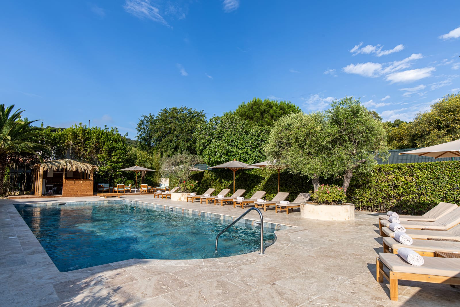 Piscine et jardin